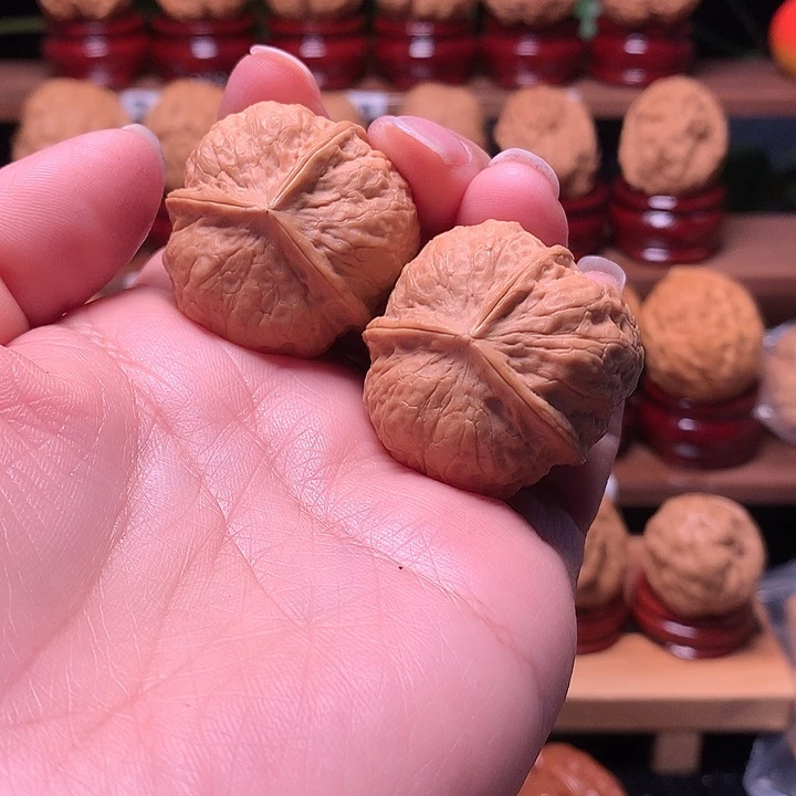 吊坠桃核球奔三棱35尺寸