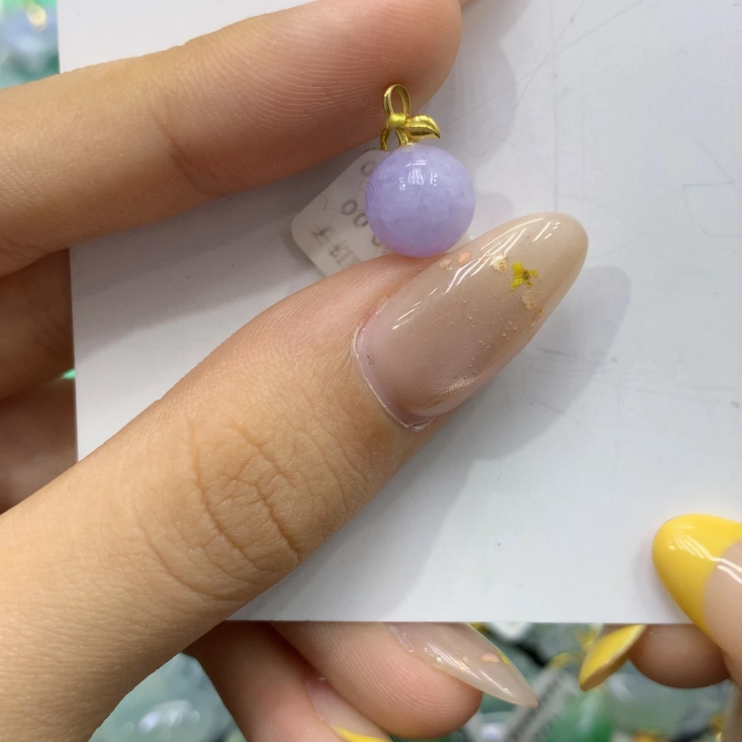 颈饰18K金镶嵌翡翠
