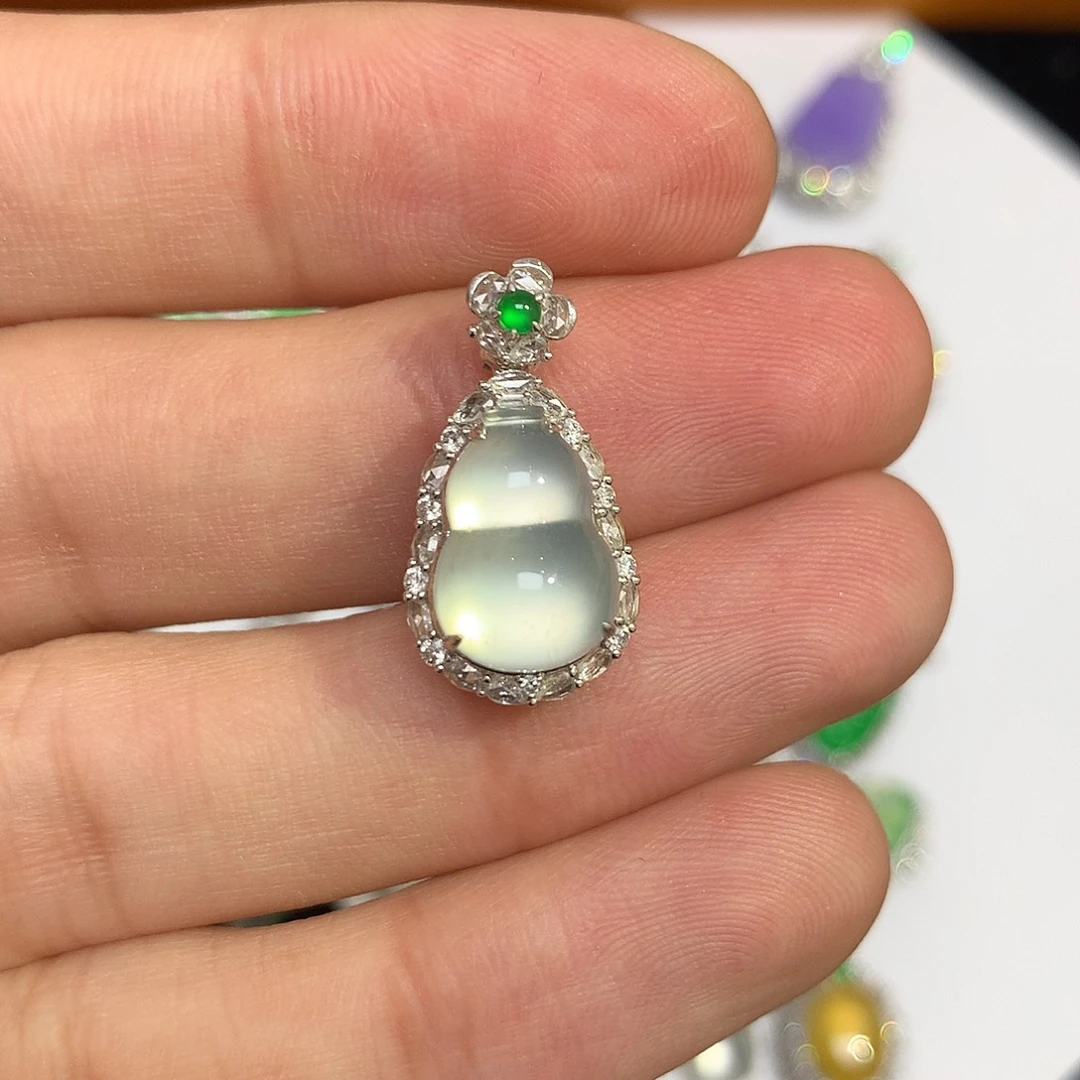 翡翠吊坠(不含链)18K金镶嵌白冰葫芦