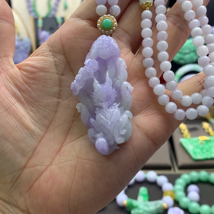 翡翠吊坠(赠链)未镶嵌