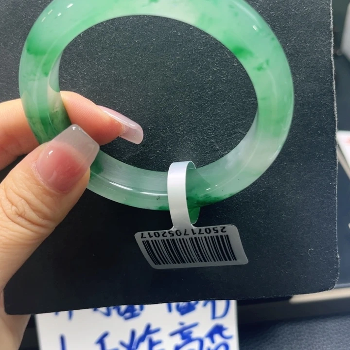 石英质玉（非洲翠）未镶嵌手镯