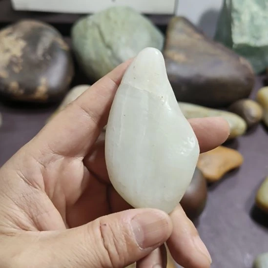 未镶嵌和田玉（糖玉）摆件