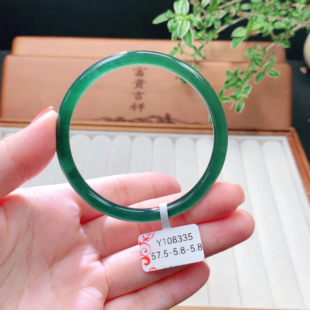 未镶嵌手镯（圆镯）翡翠