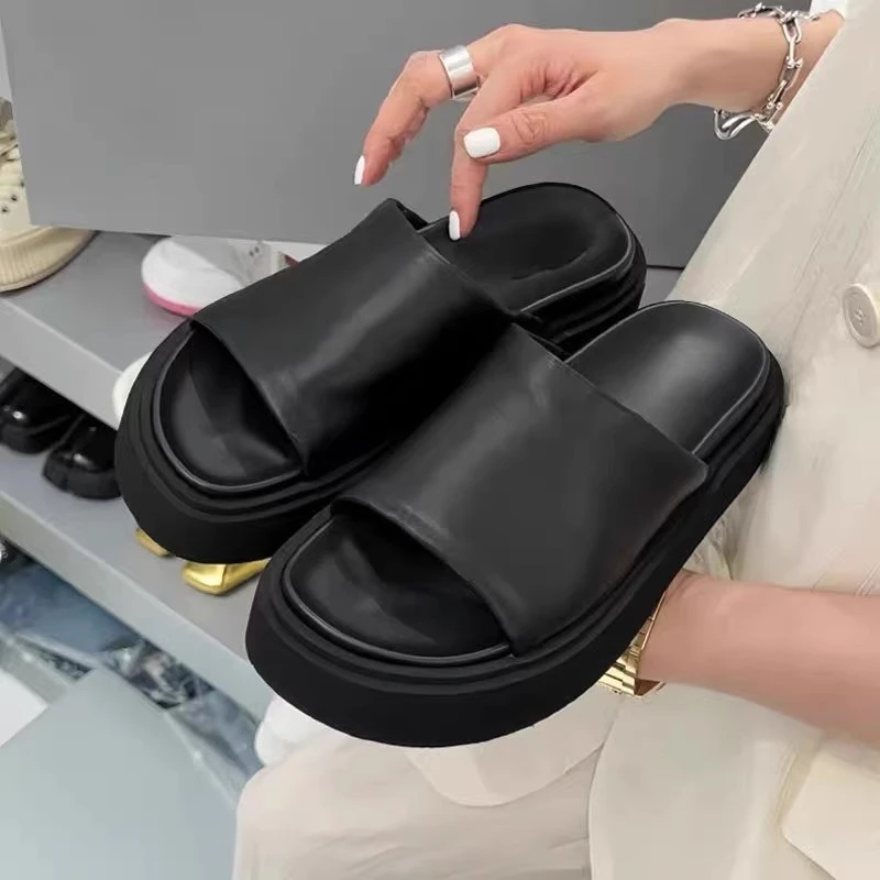 欧洲站夏季2025新款软面超轻鞋底增高外穿厚底防滑增高沙滩鞋网红