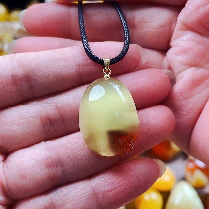 银S925镶嵌颈饰琥珀吊坠