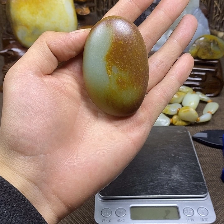 和田玉未镶嵌把件