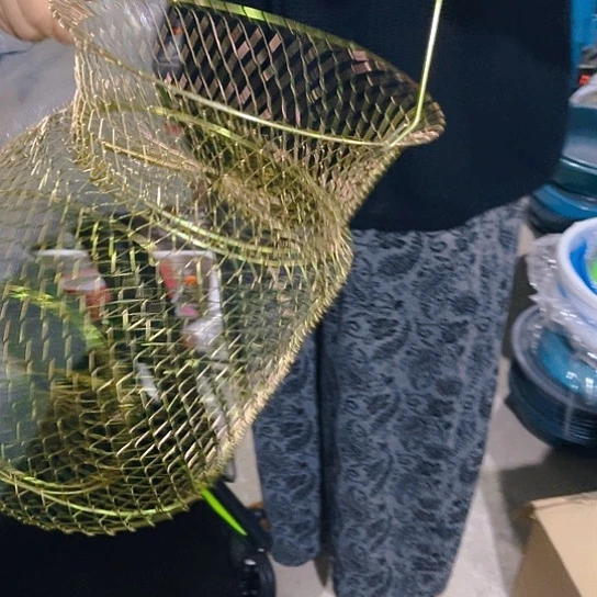 微瑕黄丝鱼护笼。  小号