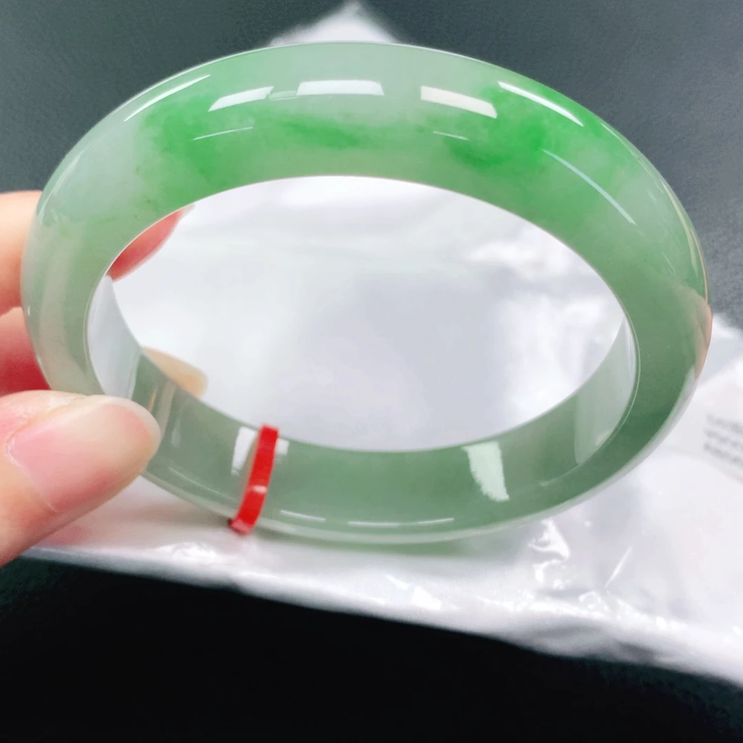 翡翠手镯未镶嵌56圈