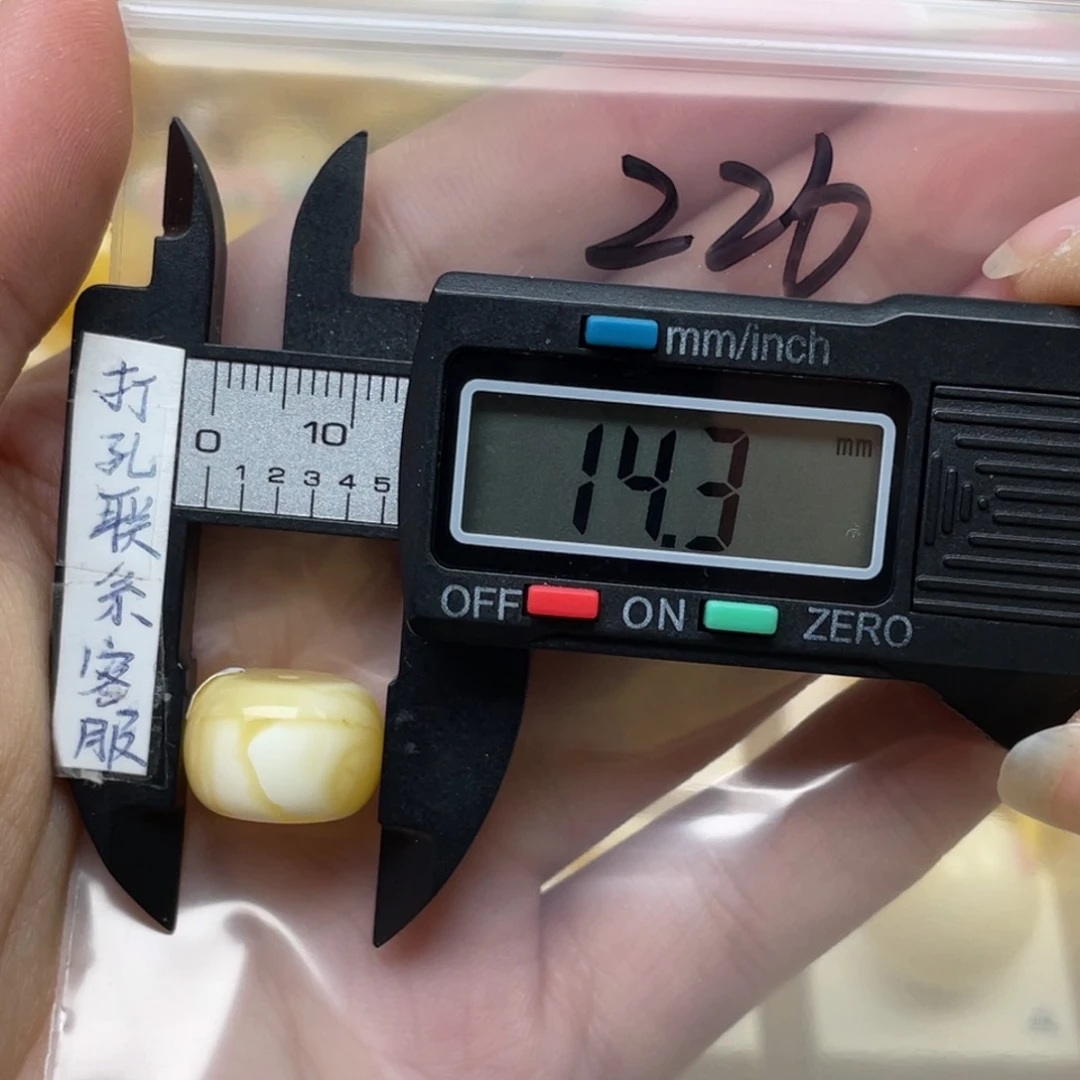 蜜蜡裸石未镶嵌青****搏蜜蜡