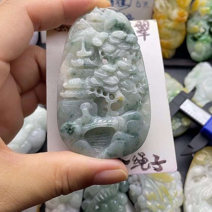 柒***颈饰未镶嵌翡翠天然翡翠