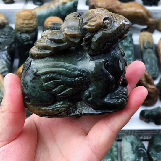 未镶嵌岫岩河磨玉（透闪石质玉）把件