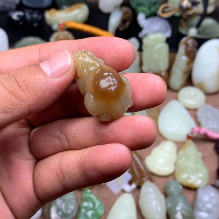 超***人和田玉（糖玉）未镶嵌颈饰