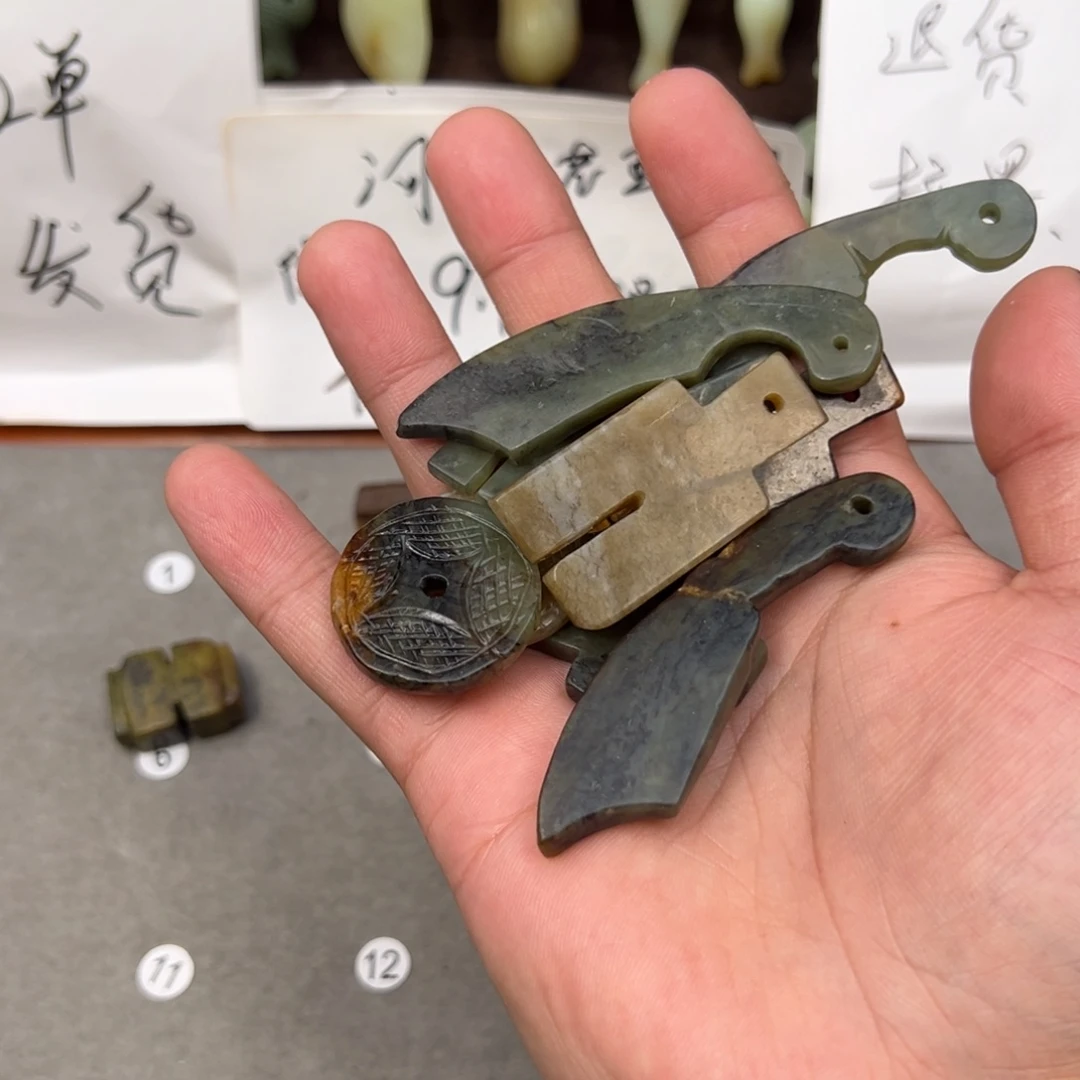 大***袍岫岩河磨玉（透闪石质玉）未镶嵌颈饰