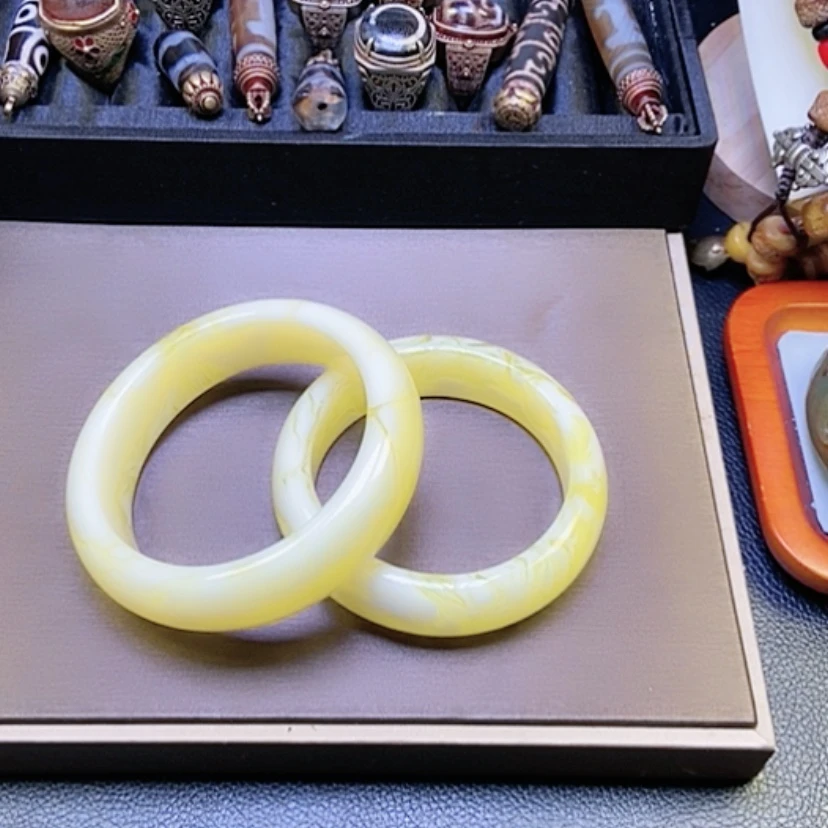 【闪购商品】石英石铁合金牛黄手镯