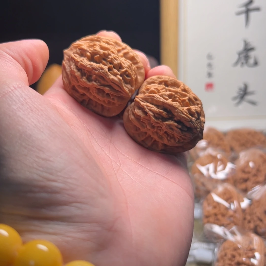 文玩核桃吊坠虎头麦穗