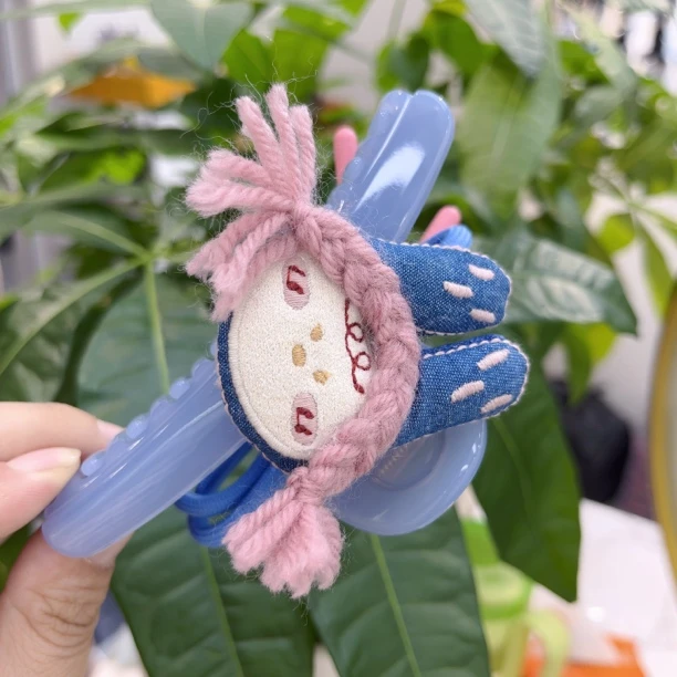 F737蓝色小女孩11公分大抓夹