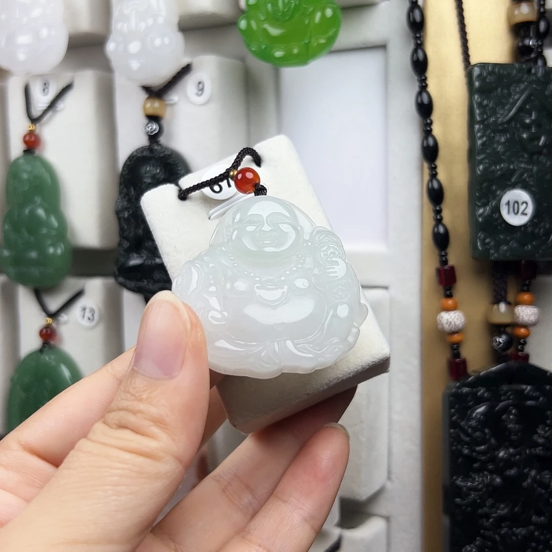 颈饰未镶嵌石英质玉（金丝玉）