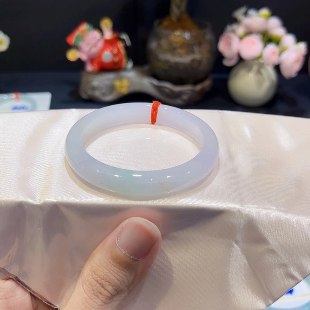 翡翠手镯未镶嵌52圈