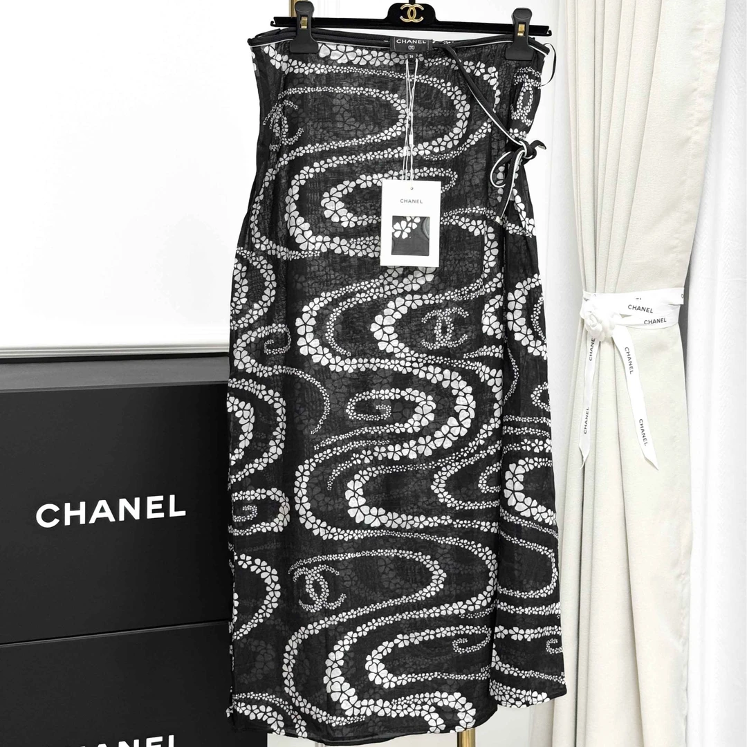 99新 Chanel/香奈儿 36码 黑色拼白色 花朵双C 半身裙
