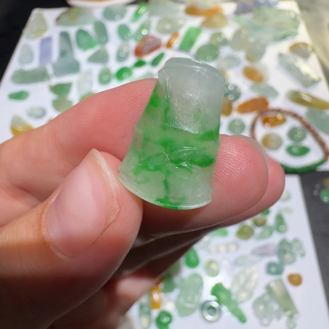 定制翡翠未镶嵌冰阳绿竹节