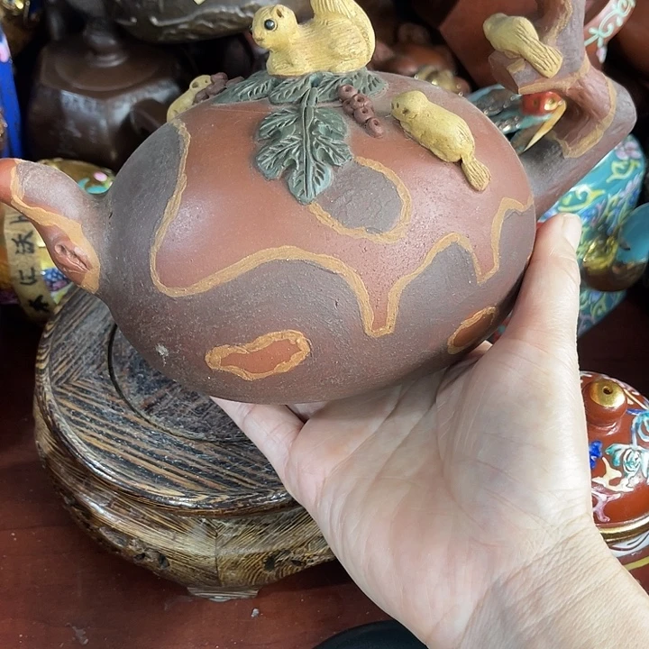 红泥茶壶原矿泥料手工制作的一把紫砂壶。