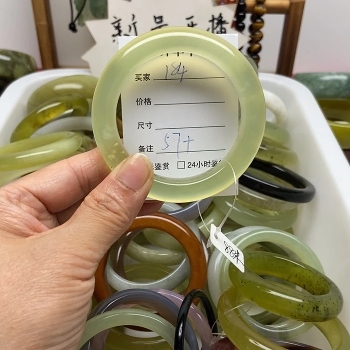 -***周蛇纹石玉未镶嵌手镯