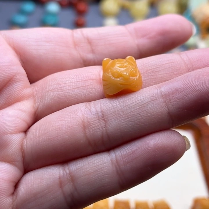 未镶嵌石英质玉（缅黄）珠宝半成品