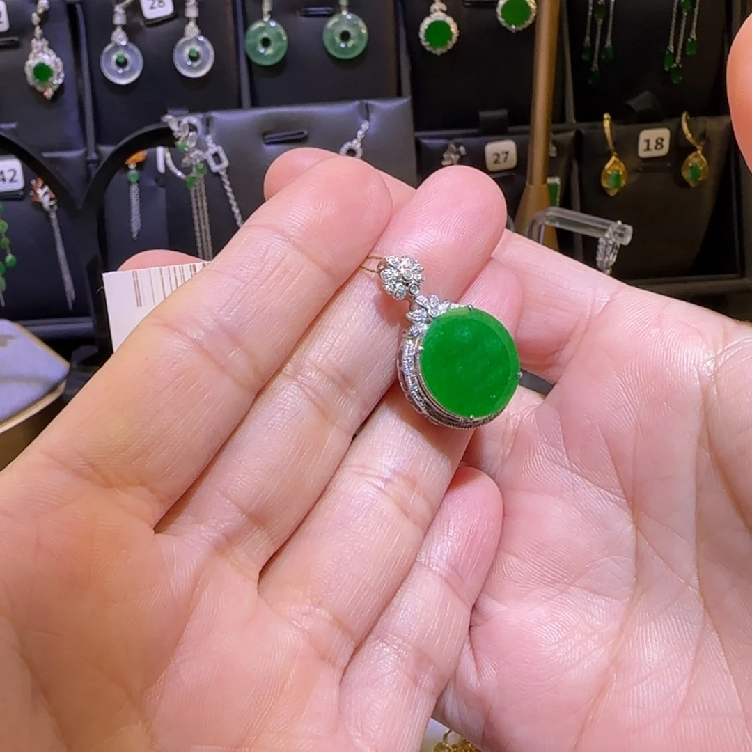 翡翠18K金镶嵌耳饰