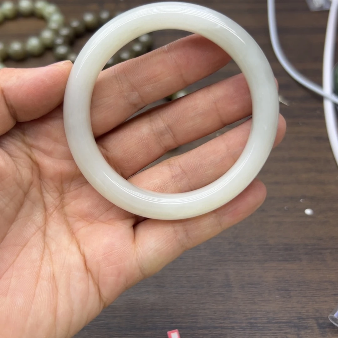 和田玉未镶嵌手镯57.1圈围260瑕