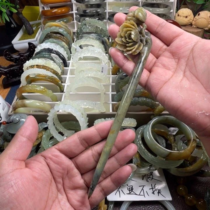 未镶嵌蛇纹石玉颈饰