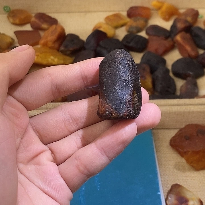 琥珀未镶嵌裸石金绞蜜
