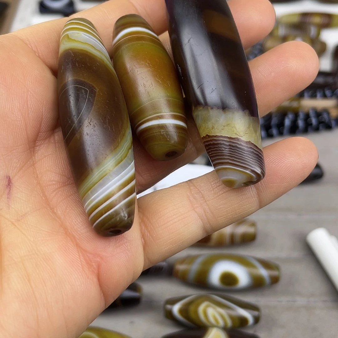 杰***少玛瑙/玉髓散珠缠丝玛瑙