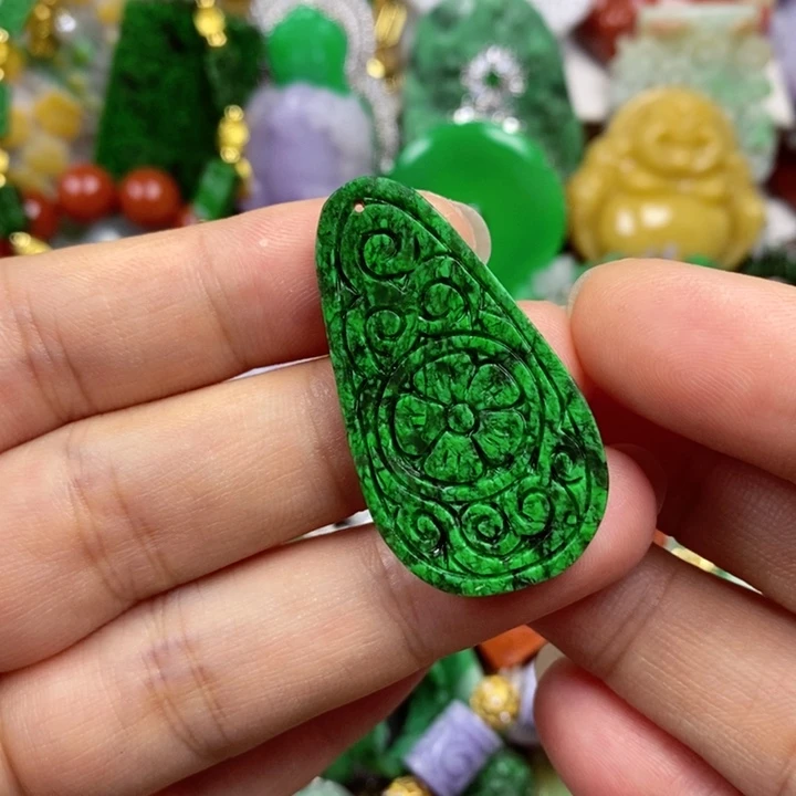 翡翠未镶嵌吊坠(赠链)