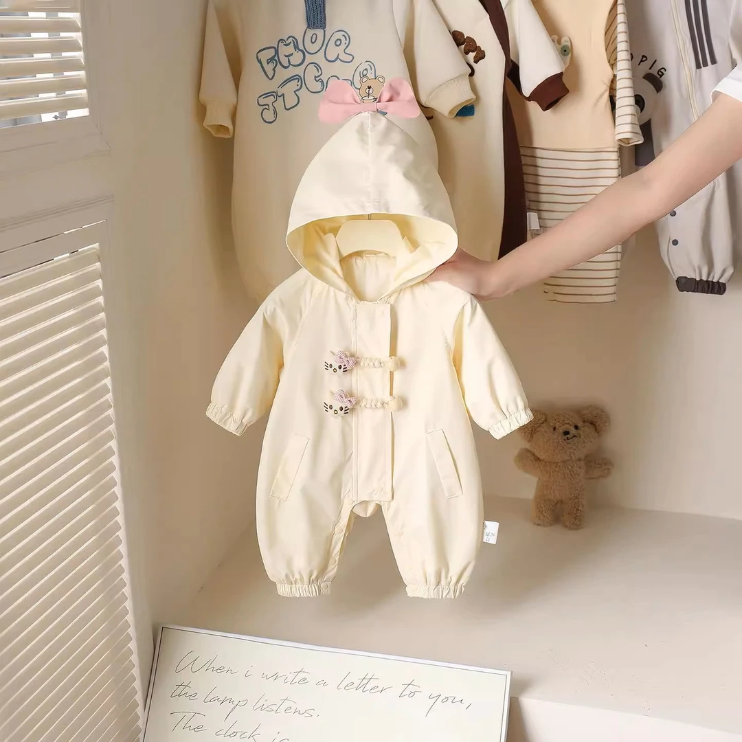 宝宝连体衣春秋新款卡通婴儿衣服满月百天儿童可爱外出服连帽哈衣