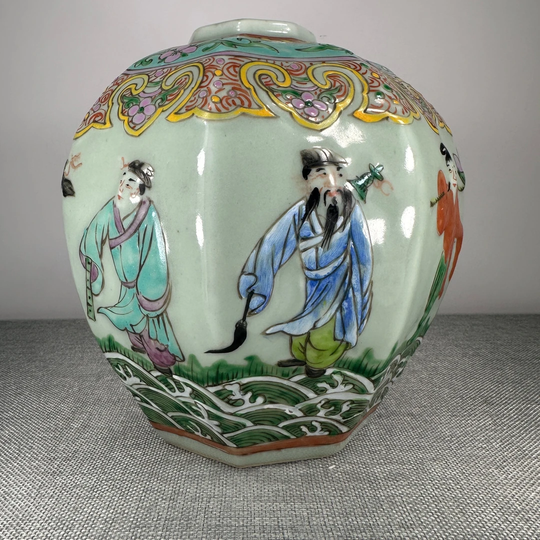 LF-2601012民国·豆青粉彩八仙人物瓜棱罐【古董拍卖】
