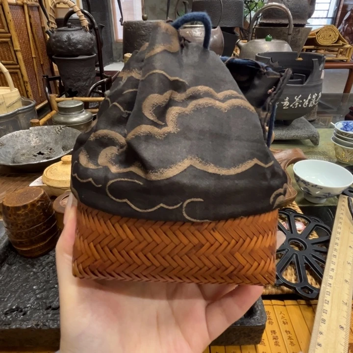 回流到一片荒山野沟