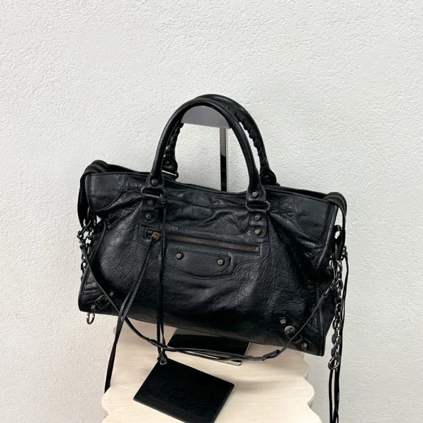 95新 Balenciaga/巴黎世家 【今物】黑色枪钉中号机车单肩斜挎包