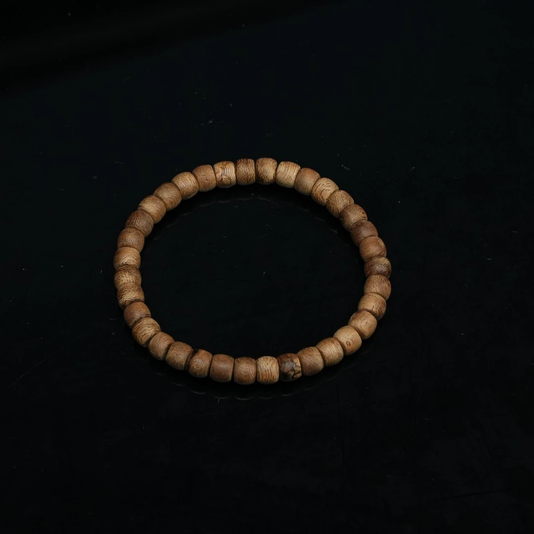 4200 巴布亚沉香粗纹8分沉老型珠 0.6x0.5cm 2.77g