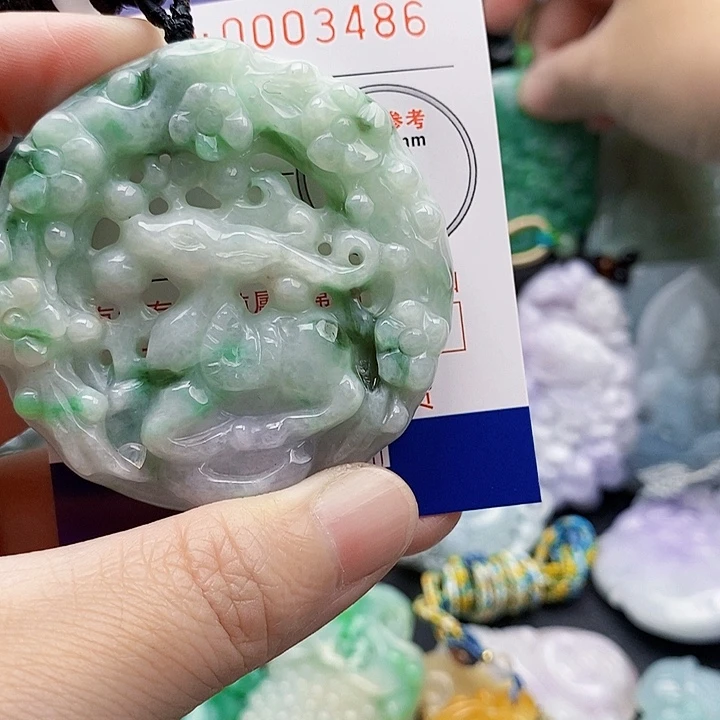 吊坠(不含链)未镶嵌翡翠