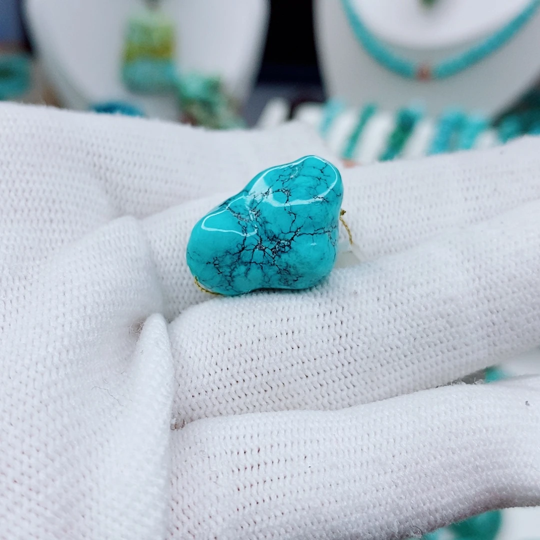 绿松石未镶嵌颈饰