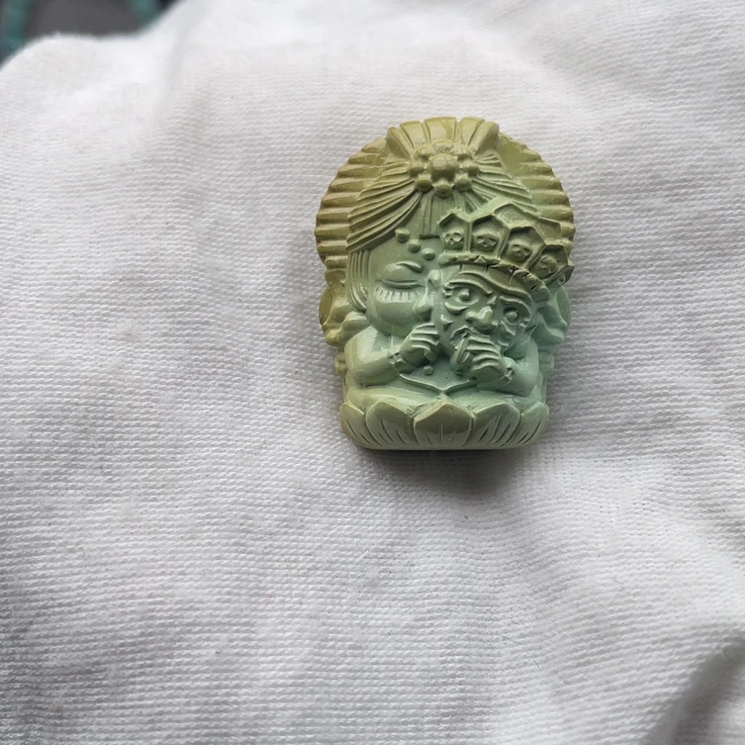 绿松石未镶嵌颈饰