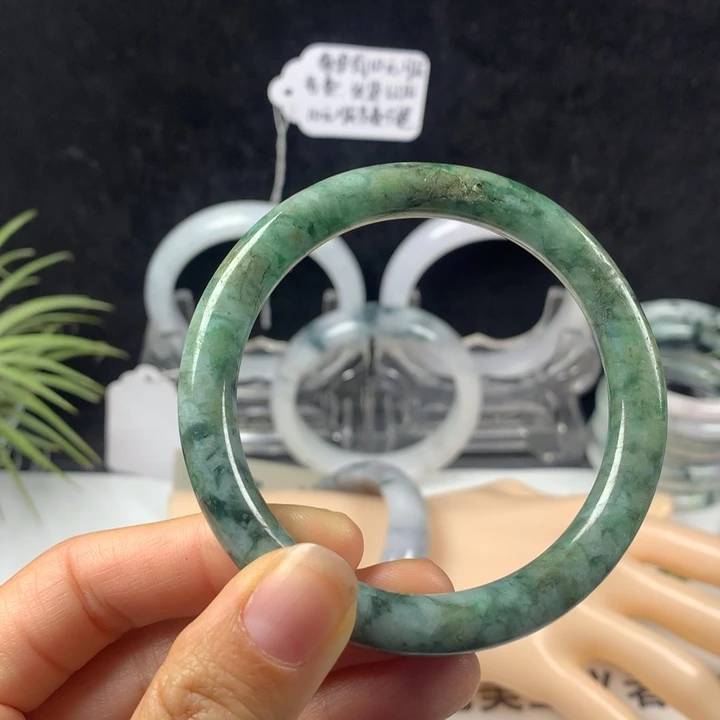 翡翠未镶嵌手镯3号。56.7圈