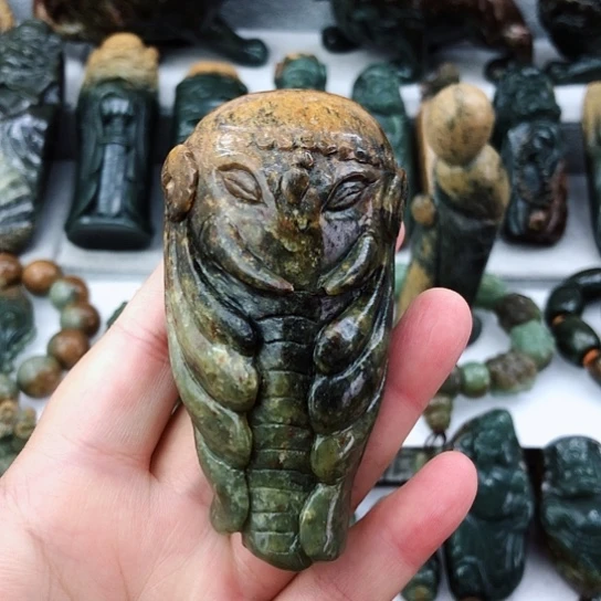 未镶嵌岫岩河磨玉（透闪石质玉）把件