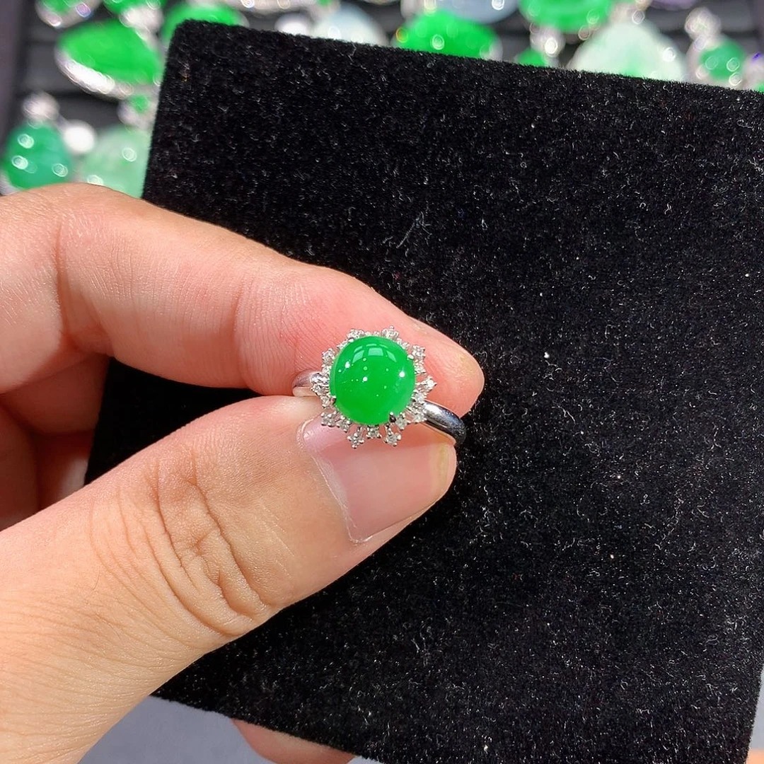 翡翠18K金镶嵌戒指
