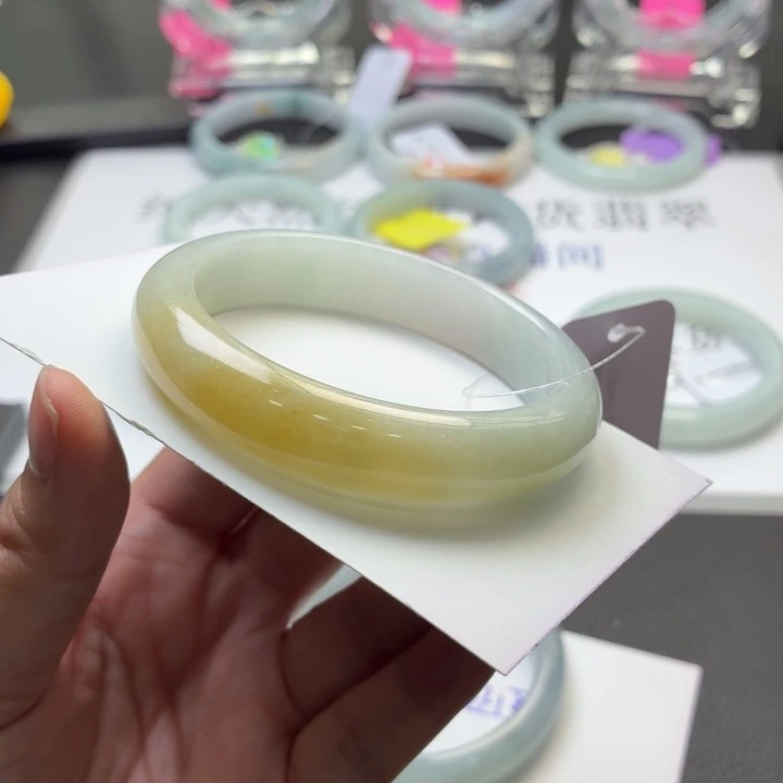 翡翠手镯未镶嵌缅甸a货翡翠手镯