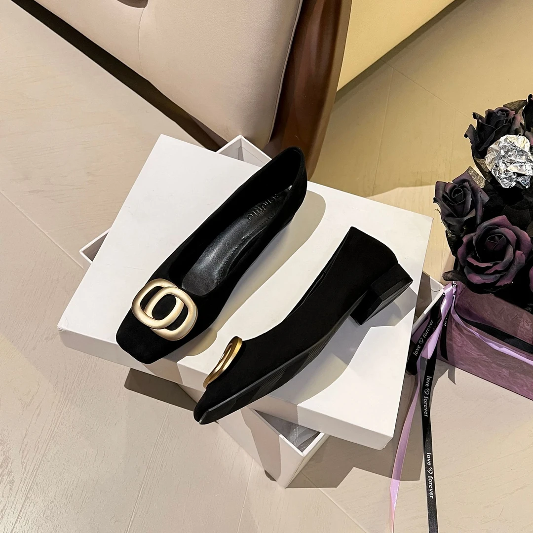 浅口方头粗跟真皮单鞋百搭金属扣粗跟女鞋黑色软底法式职业工作鞋