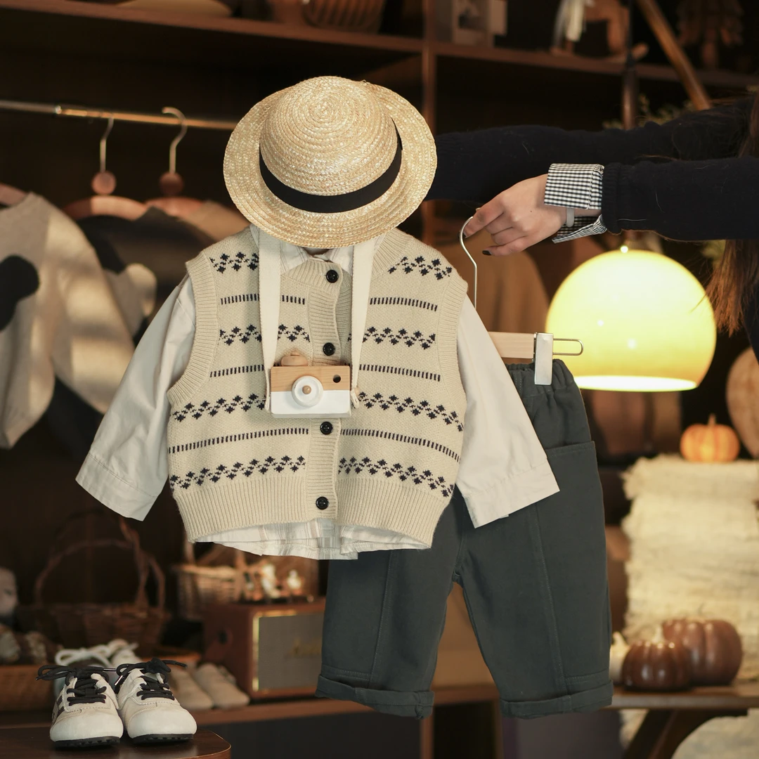 【俩只橙】《春》开往春天~提花针织马甲+拼接米杏色衬衫+墨绿竖条裤