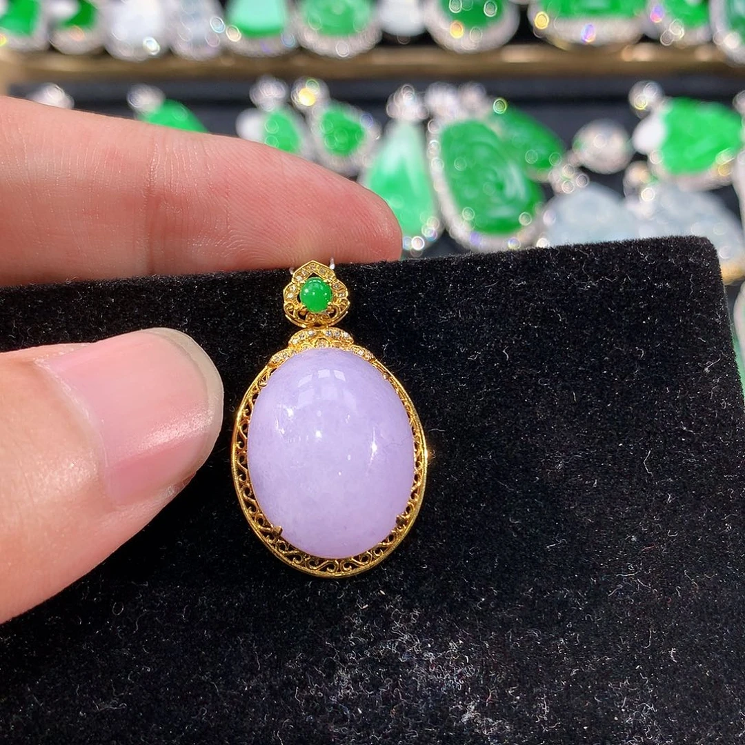 翡翠18K金镶嵌颈饰