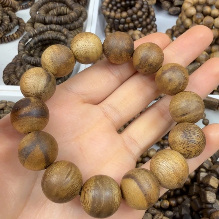 沉香手串清**心沉香绿奇楠圆珠卡十六