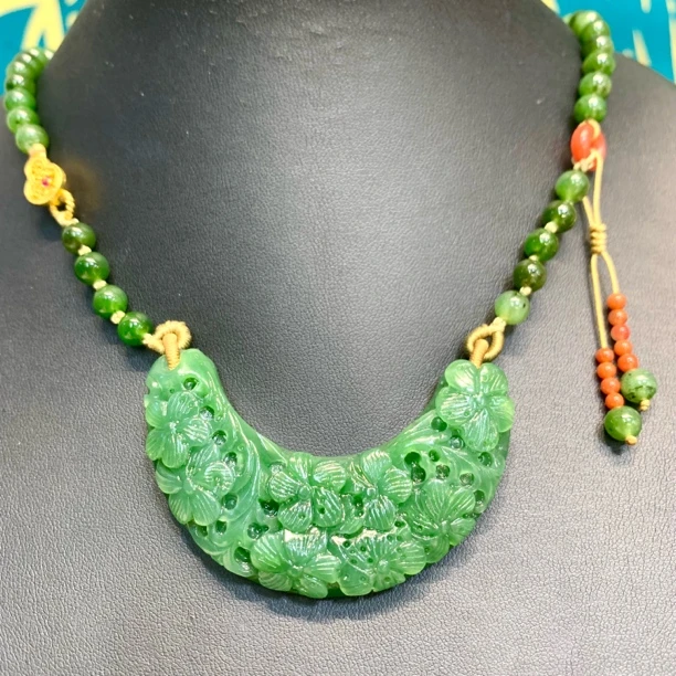 和田玉碧玉精品五福花吊坠